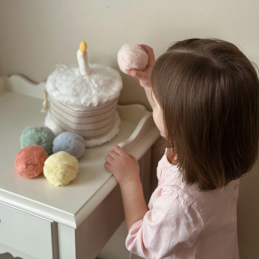 CAKE & TOSS CELEBRATION BIN
