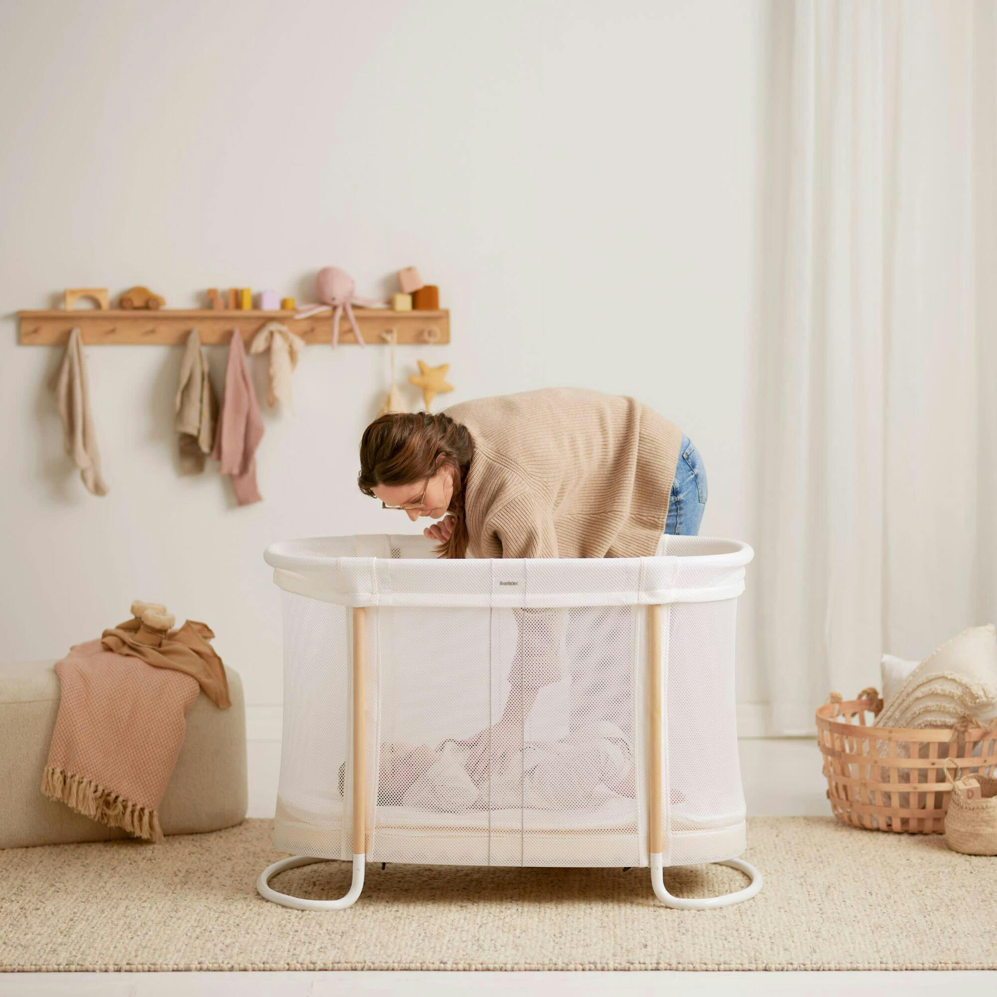 BabyBjorn Baby Crib with Fitted Sheet