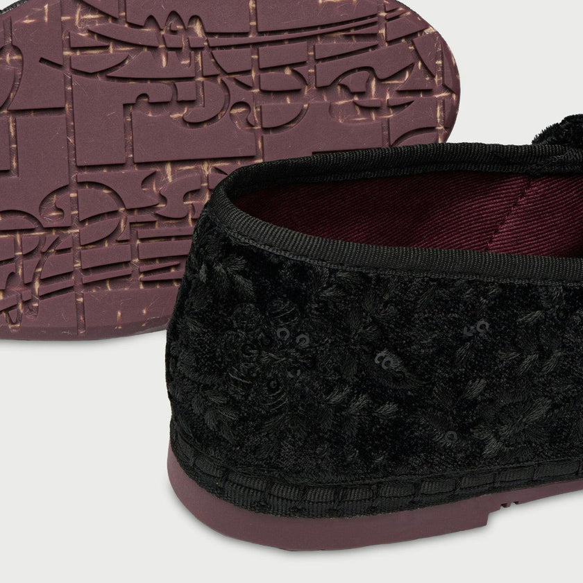 Lyra Sylva Black
