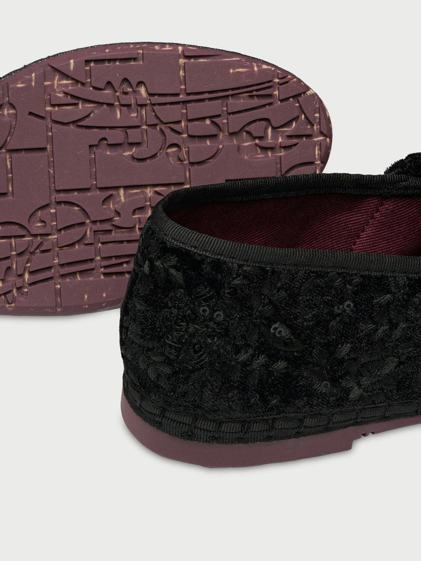 Lyra Sylva Black