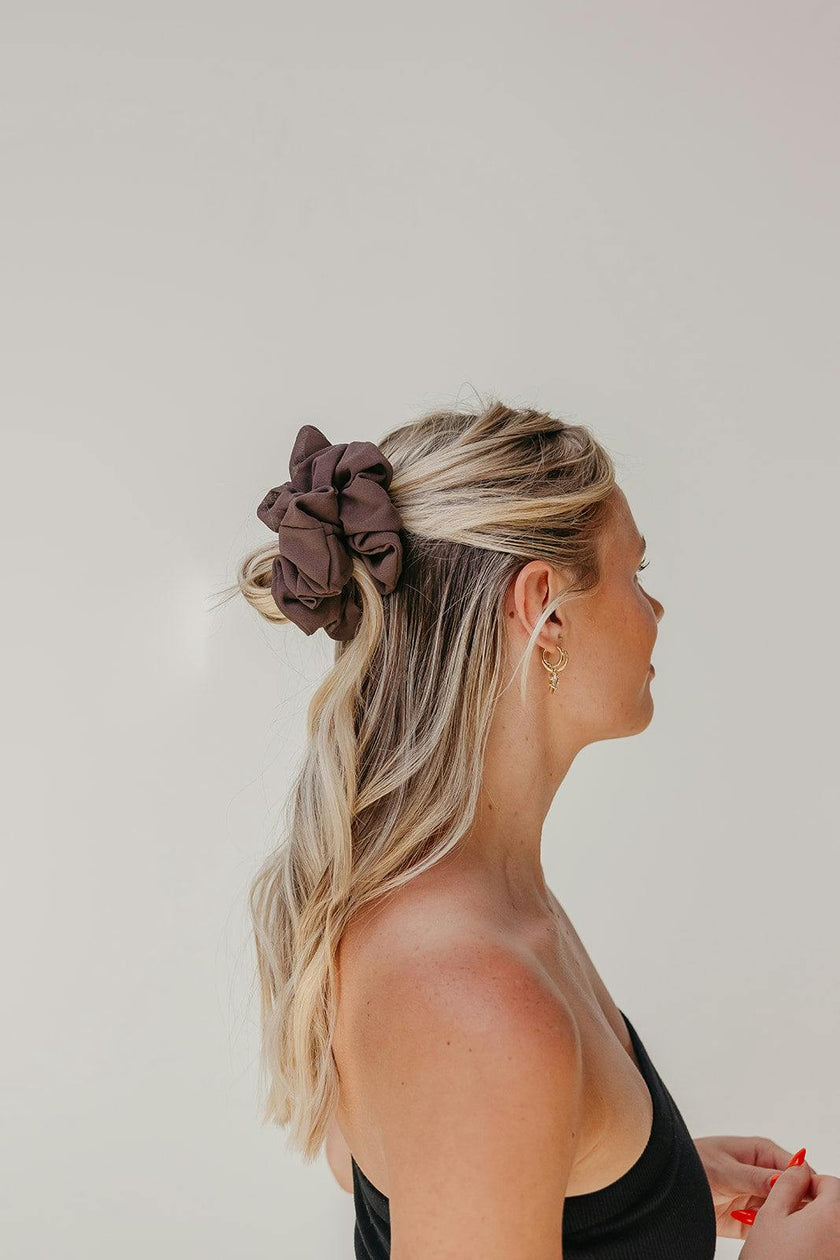 OVERSIZED SCRUNCHIE