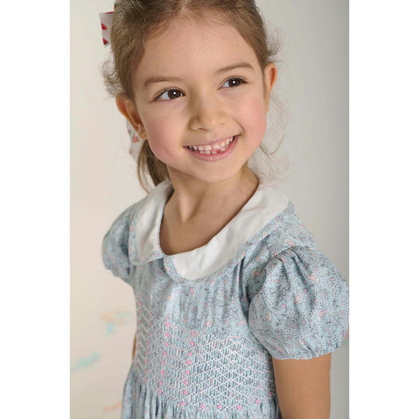 Hand-Smocked Girls Dress - Avis