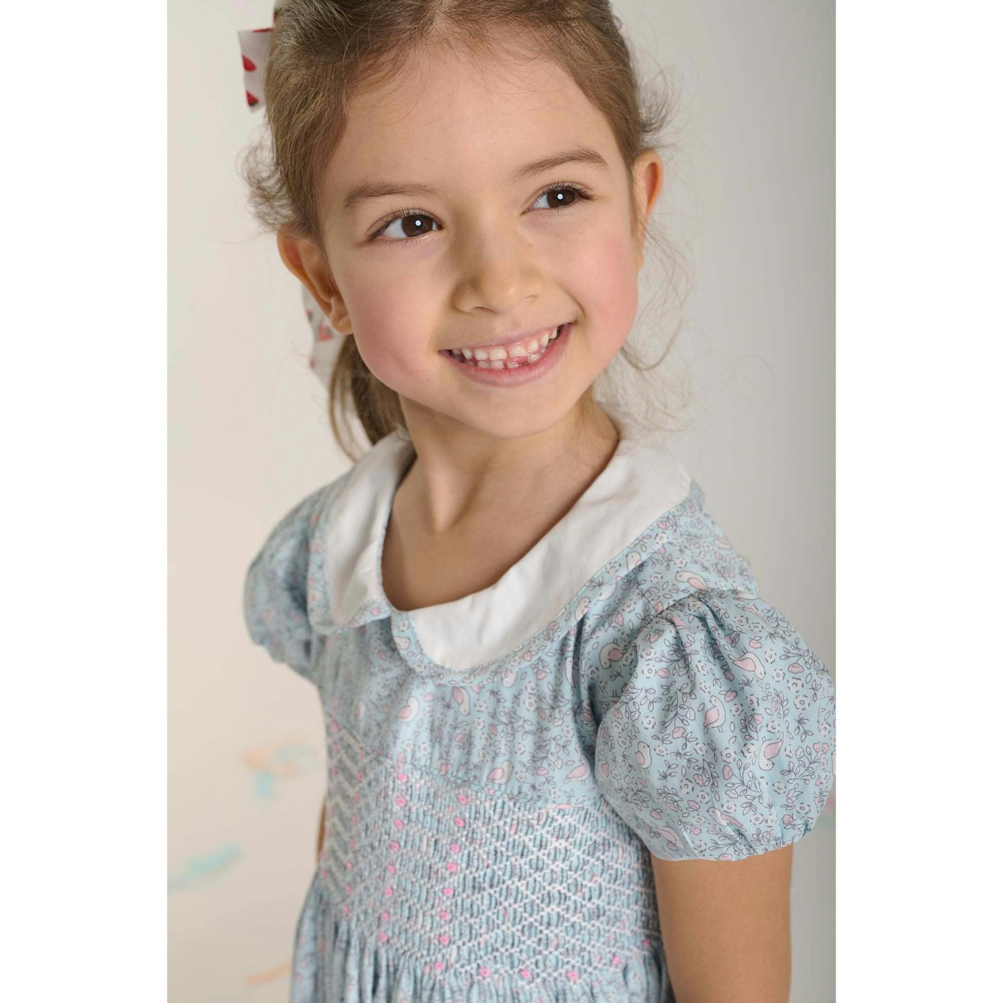 Hand-Smocked Girls Dress - Avis