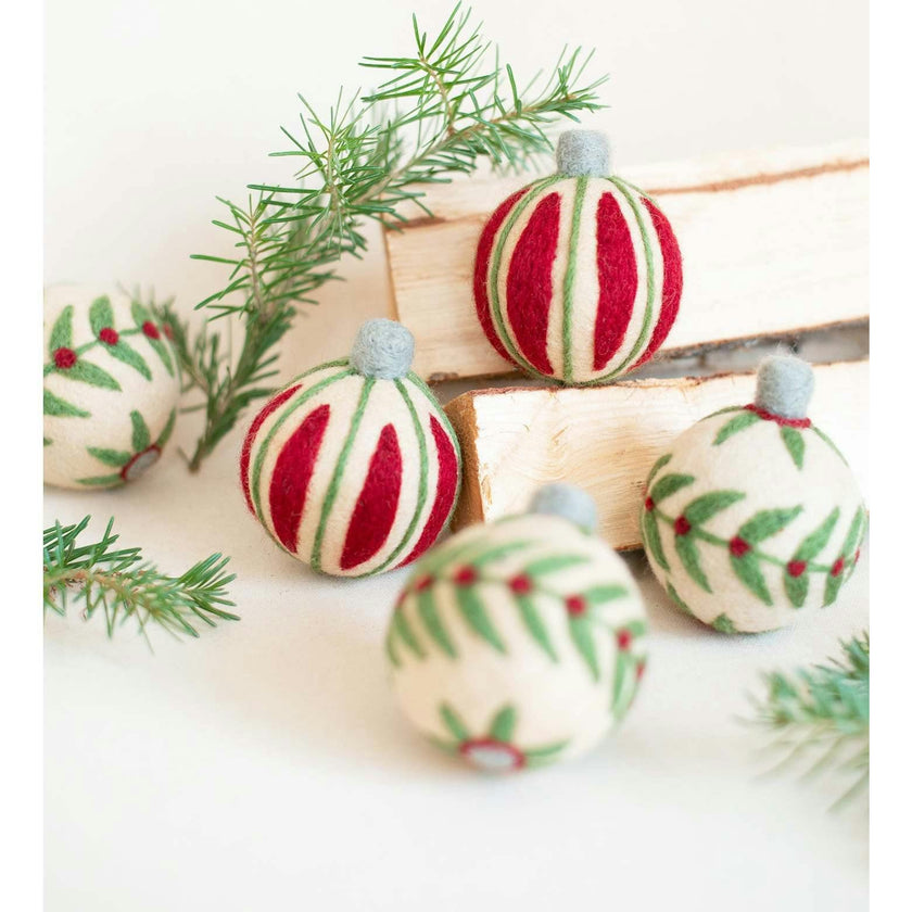 WINTER ORNAMENT BALL