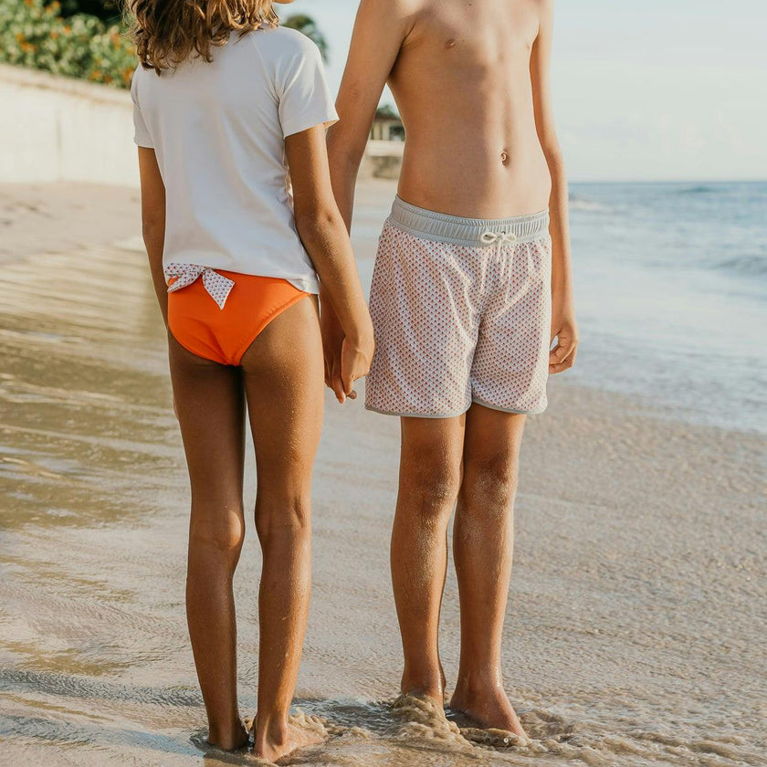 Swimshort Tommaso - Scales print in cloud grey and mandarin red