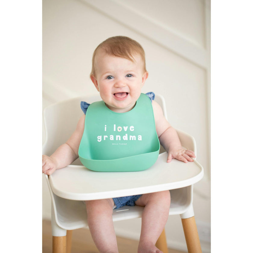 Love Grandma Wonder Bib