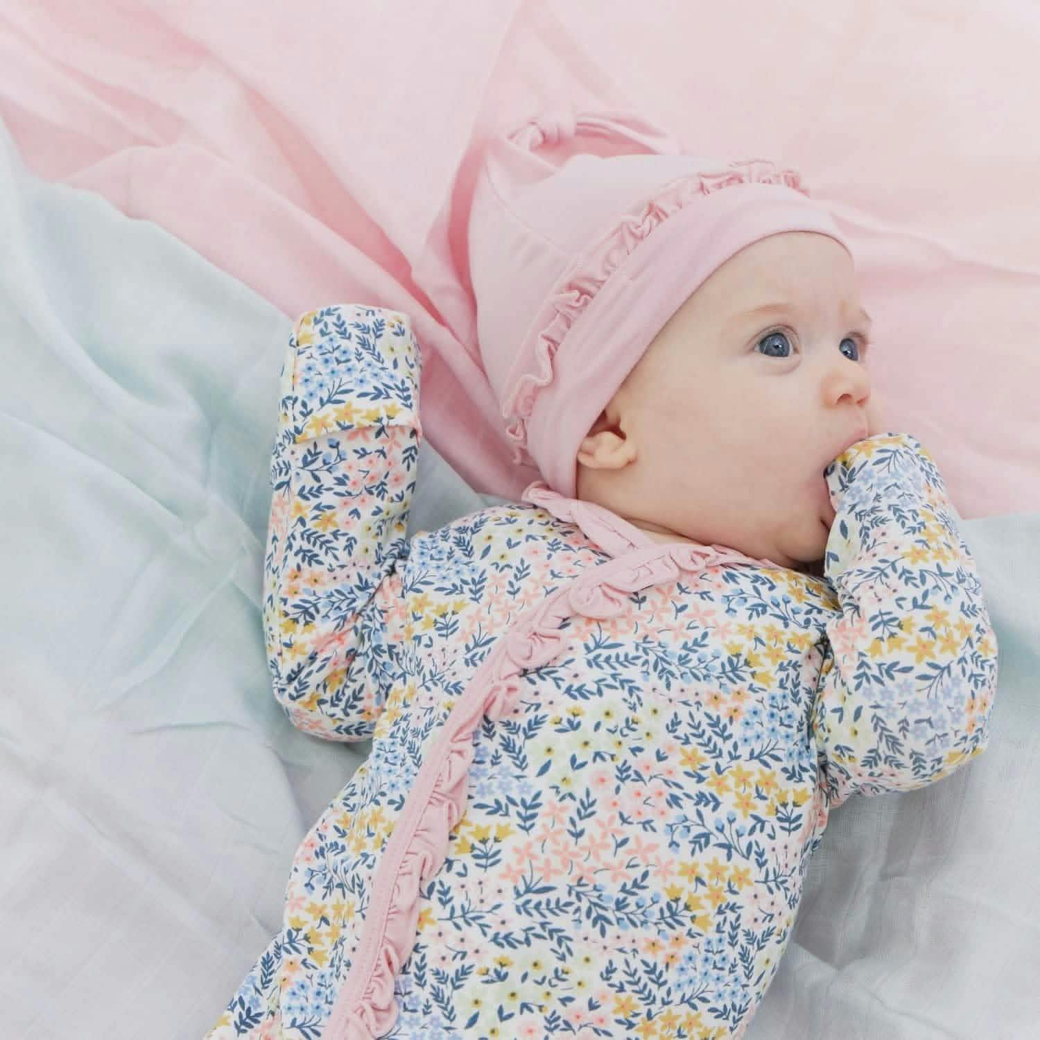 Magnetic Gown & Hat Set with Ruffle