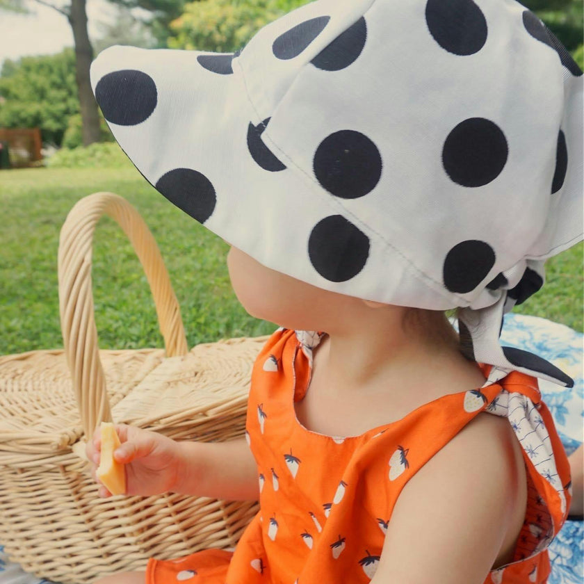 Sun Bonnet, Black Polka Dots On White