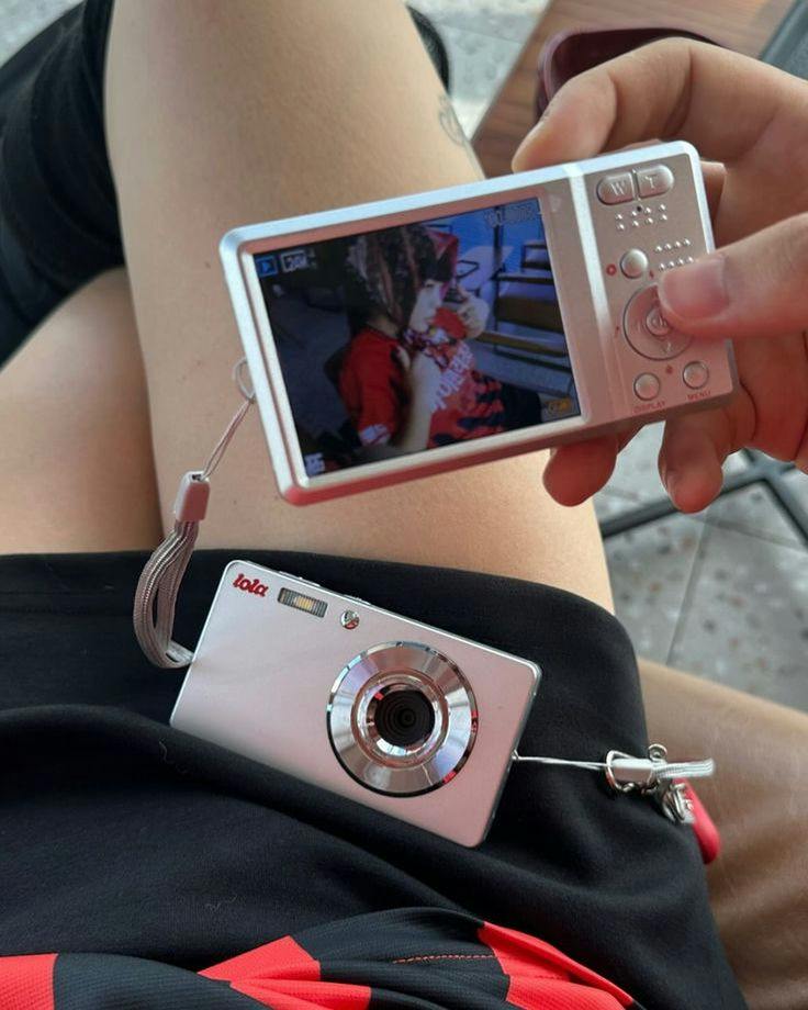 Lola Digital Camera - Classic Silver