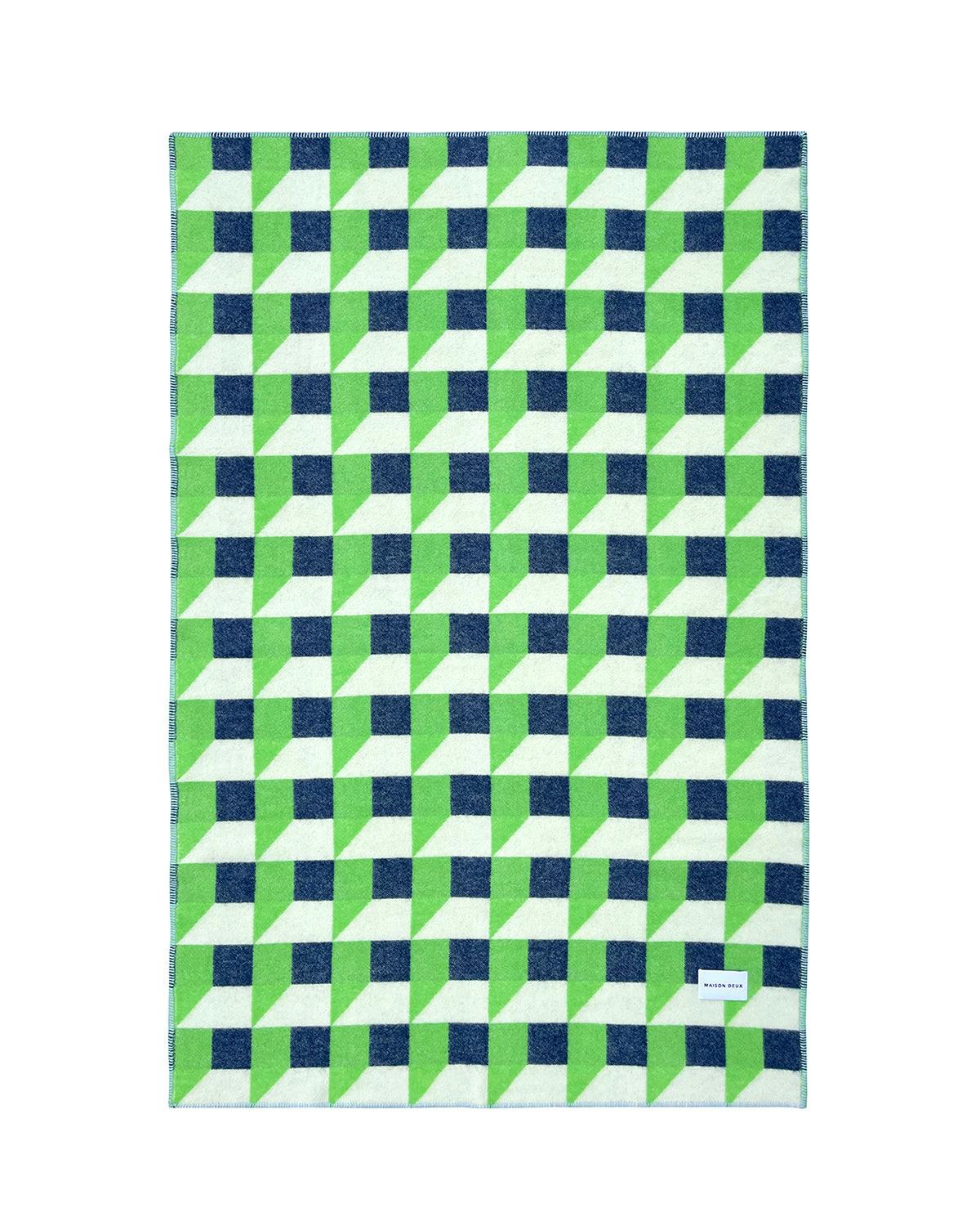 Blanket CUBICS Apple / Navy Print 4.25 x 6.5ft