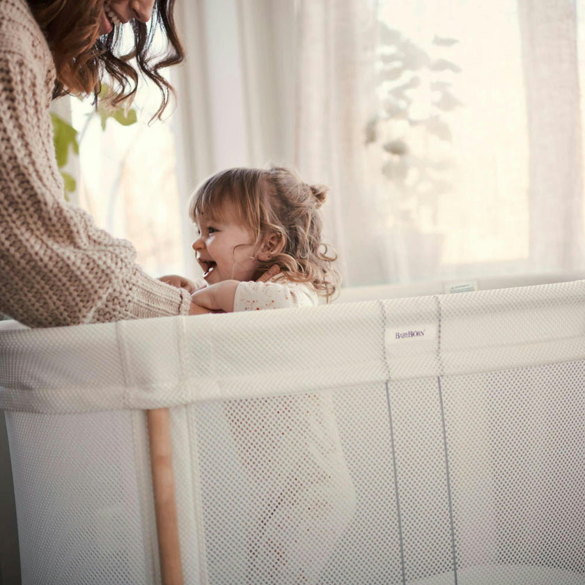 BabyBjorn Baby Crib with Fitted Sheet