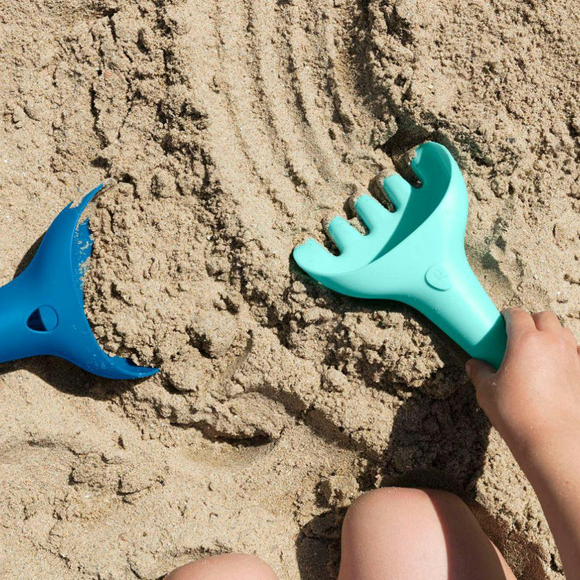 Quut Premium Beach Bundle Blue – 8-Piece Kids Beach & Outdoor Play Set