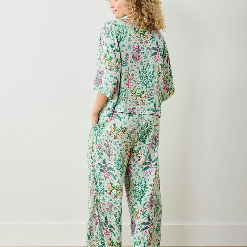 Camel's Courtyard - Eco Satin Wildest Dreams Set - Avocado