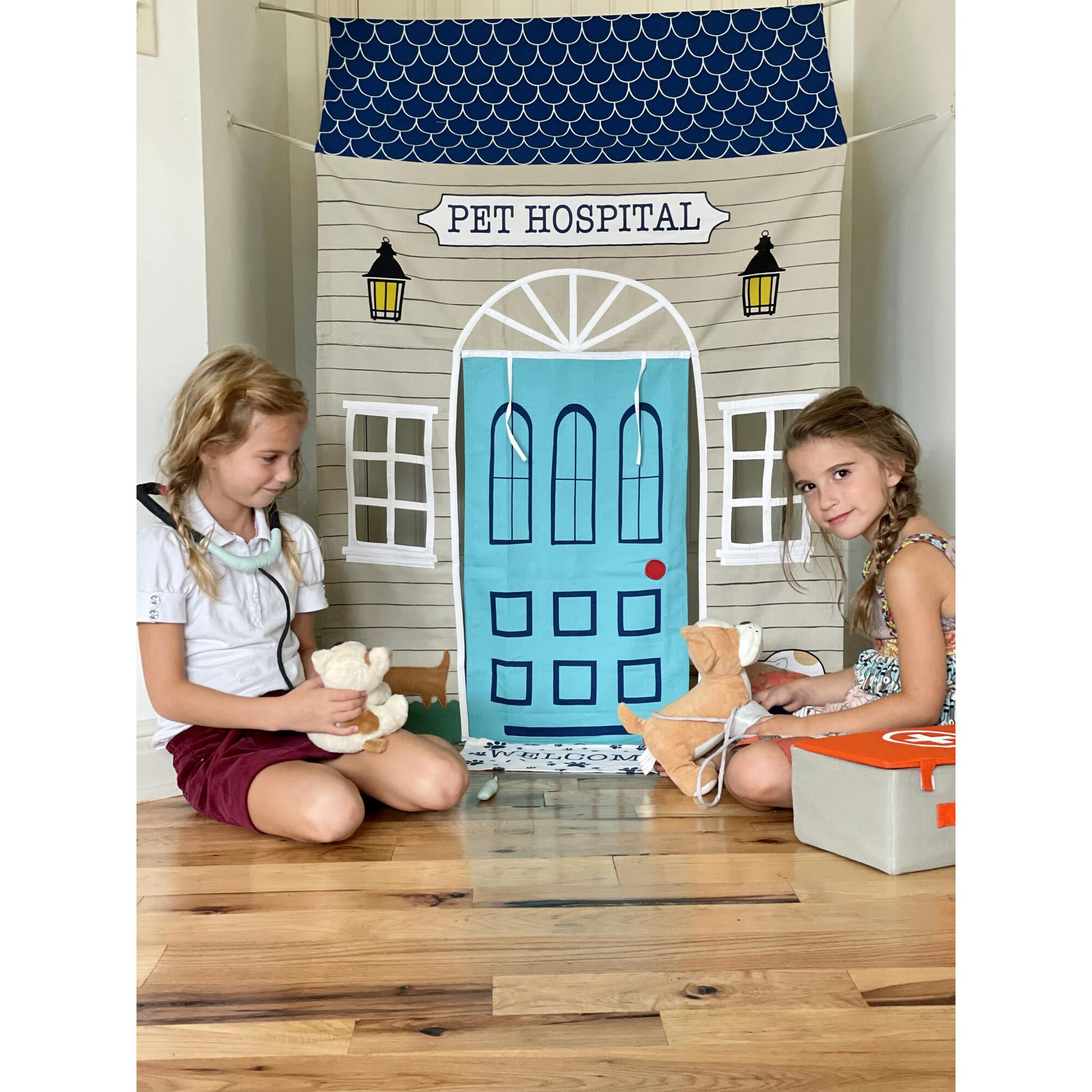 Pet Hospital Doorway Tent with Play Accessories
