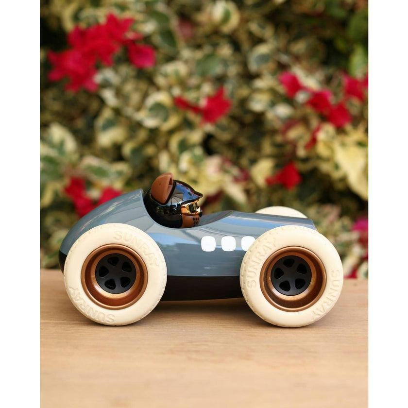 EGG ROADSTER