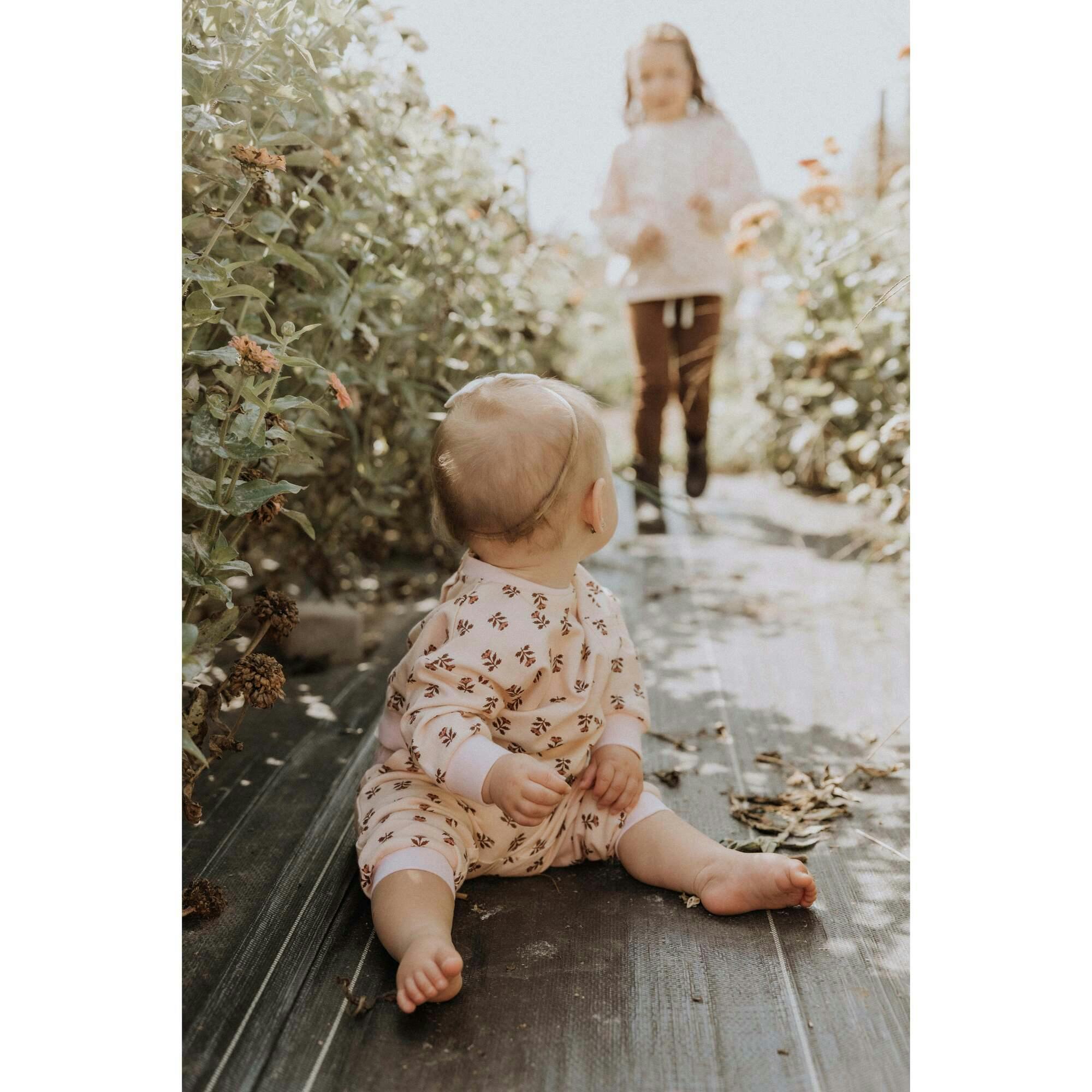 Fleece Joggers in Wild Rose
