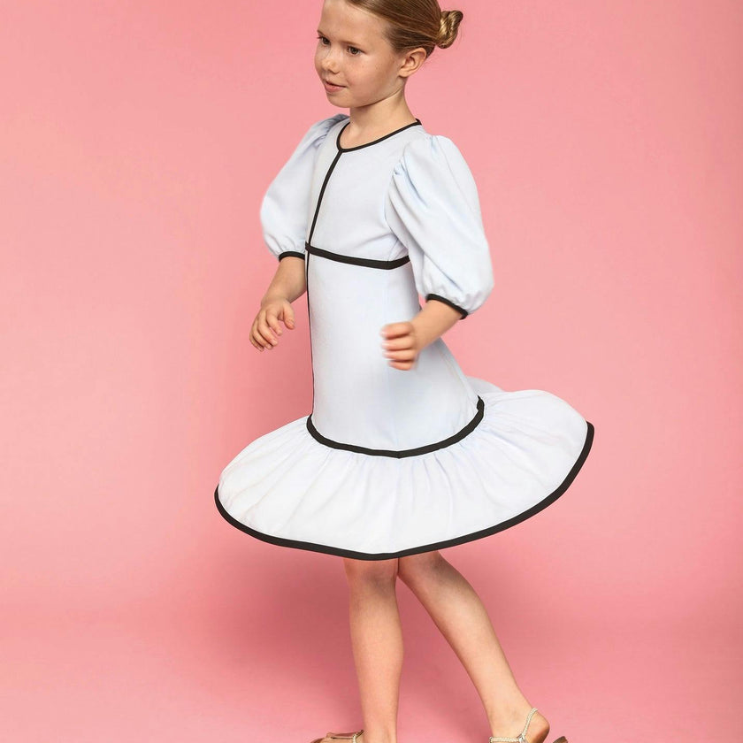 Pearl (light blue)