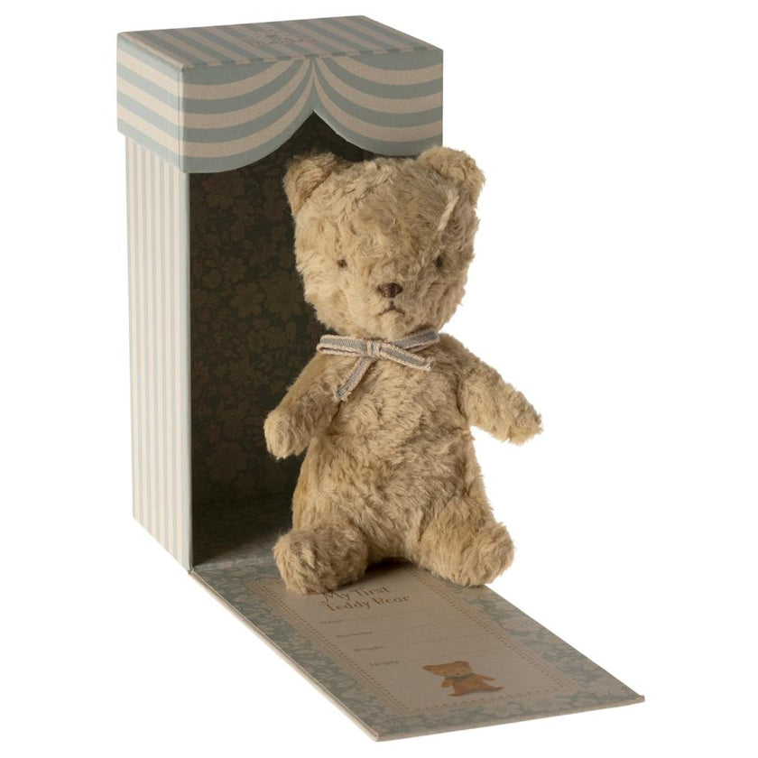My first teddy - Sand