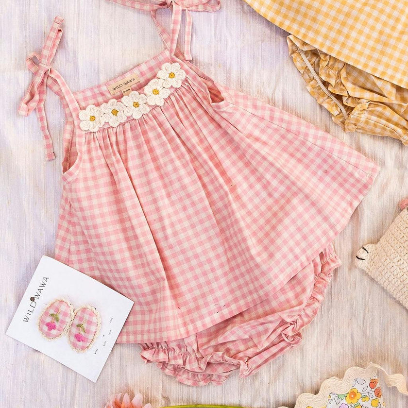 Crochet Daisy Set in Pink Gingham