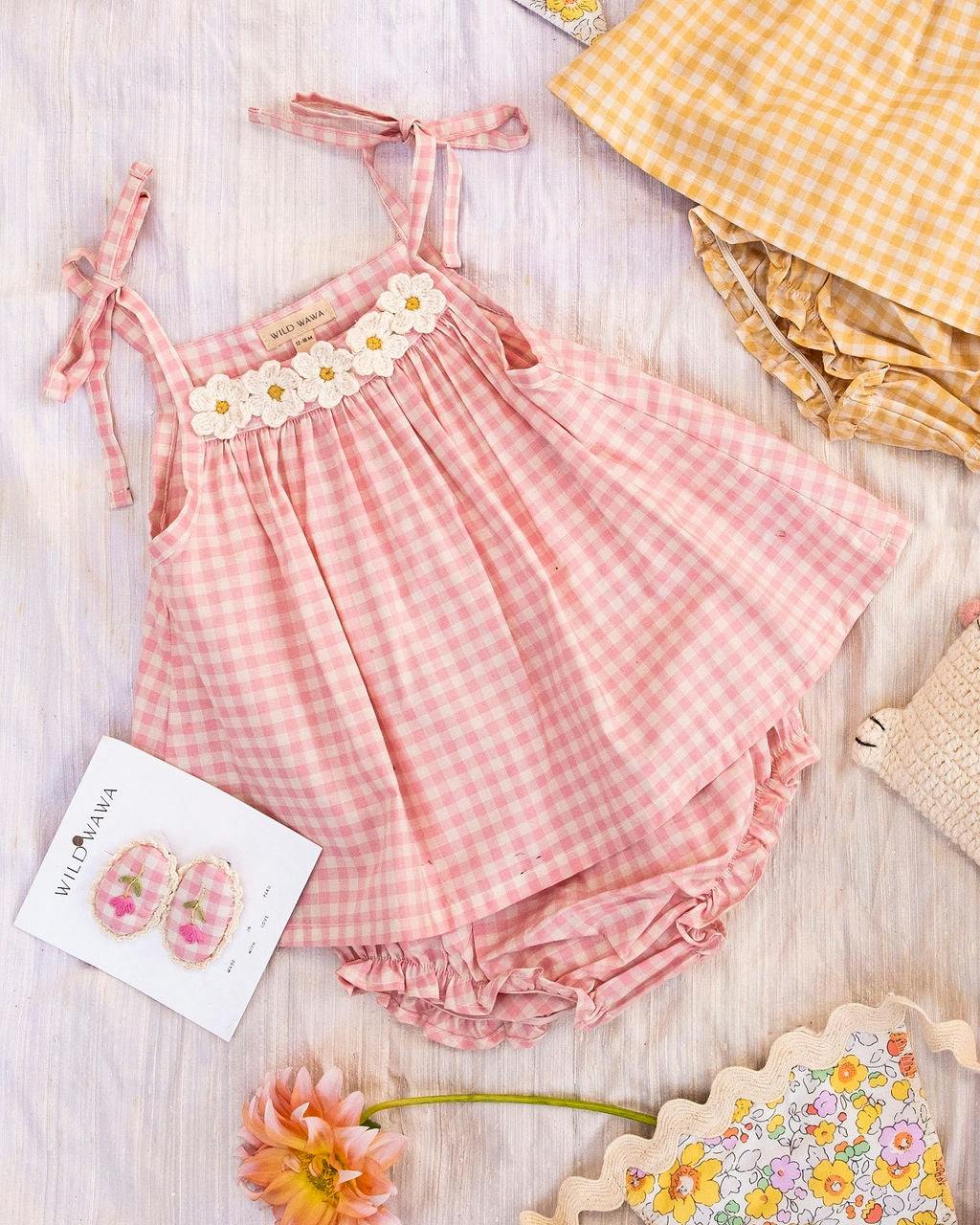 Crochet Daisy Set in Pink Gingham