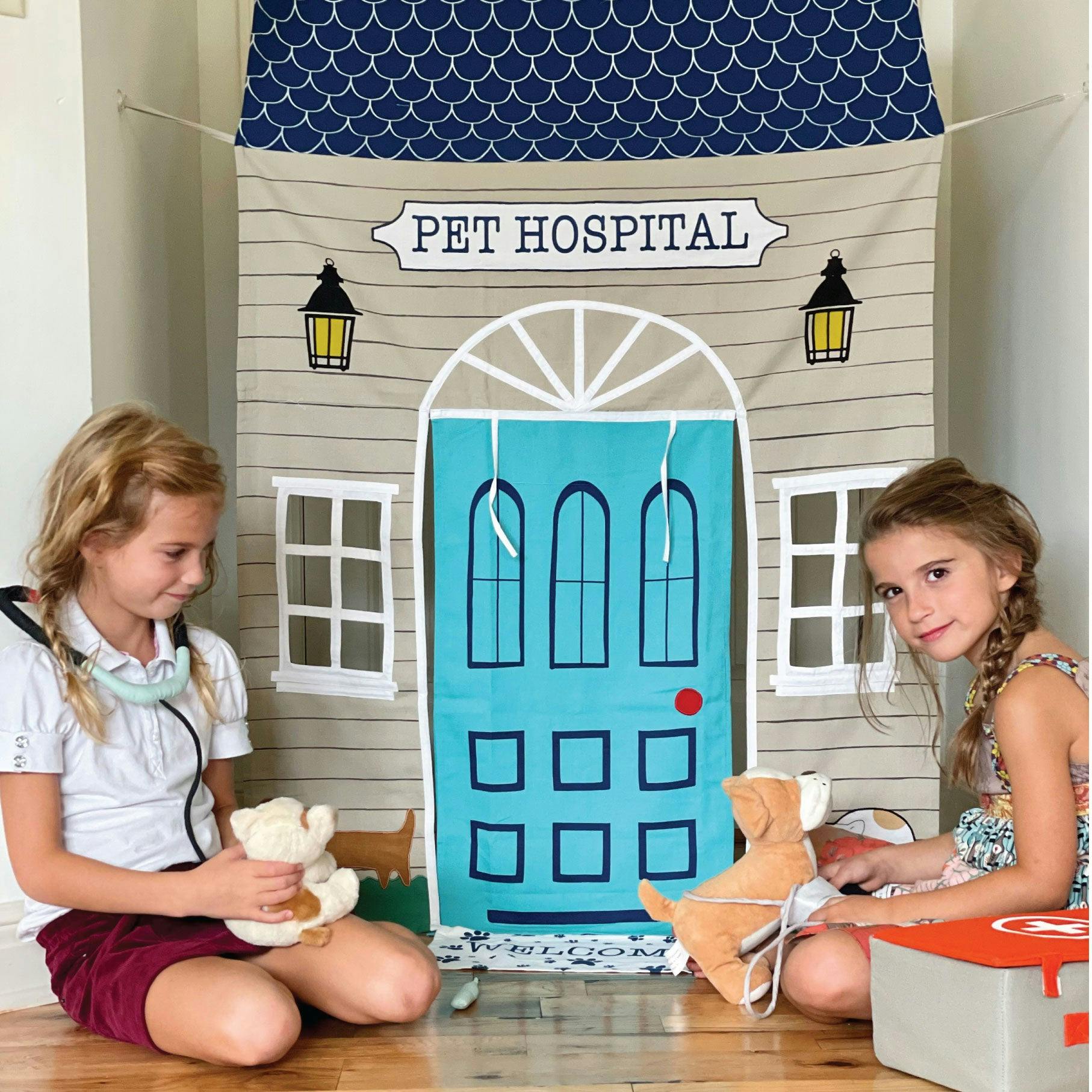 Pet Hospital Doorway Tent with Play Accessories