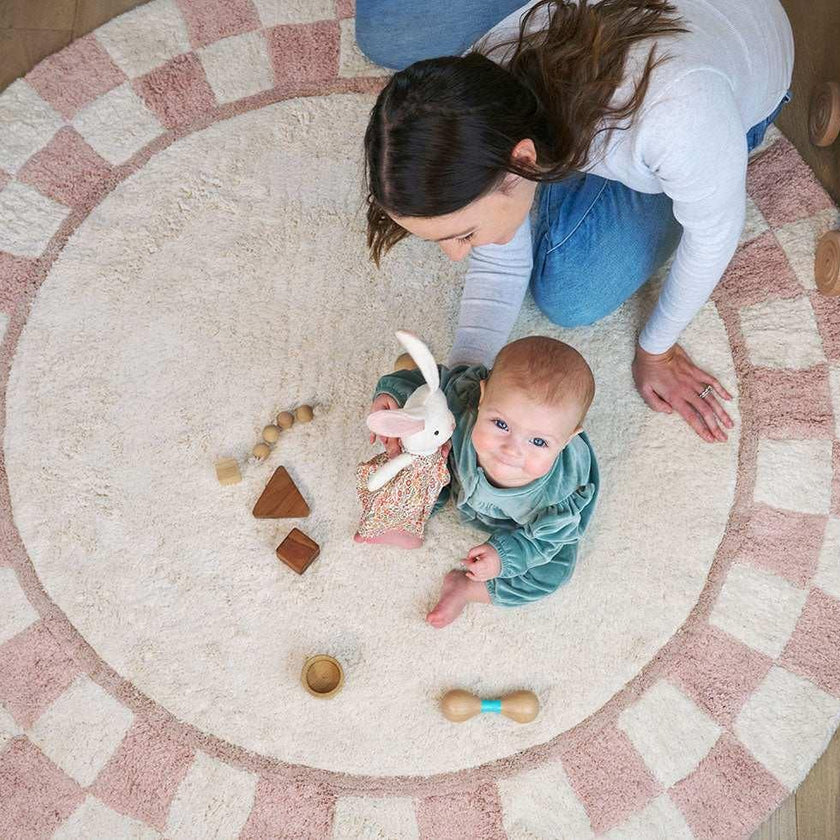 Checkered Charm Washable Round Organic Cotton Rug