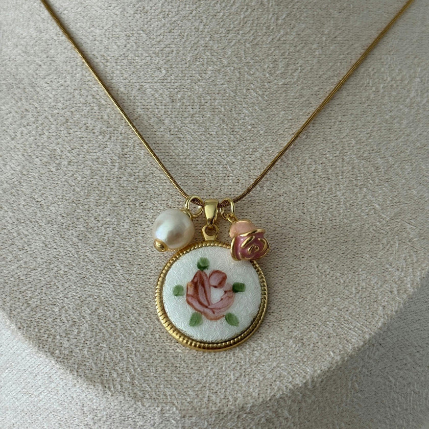 Elisa Pendant Necklace