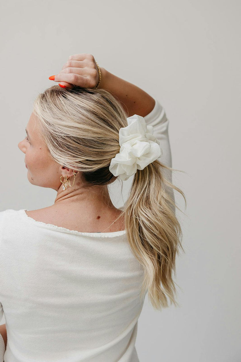 OVERSIZED SCRUNCHIE