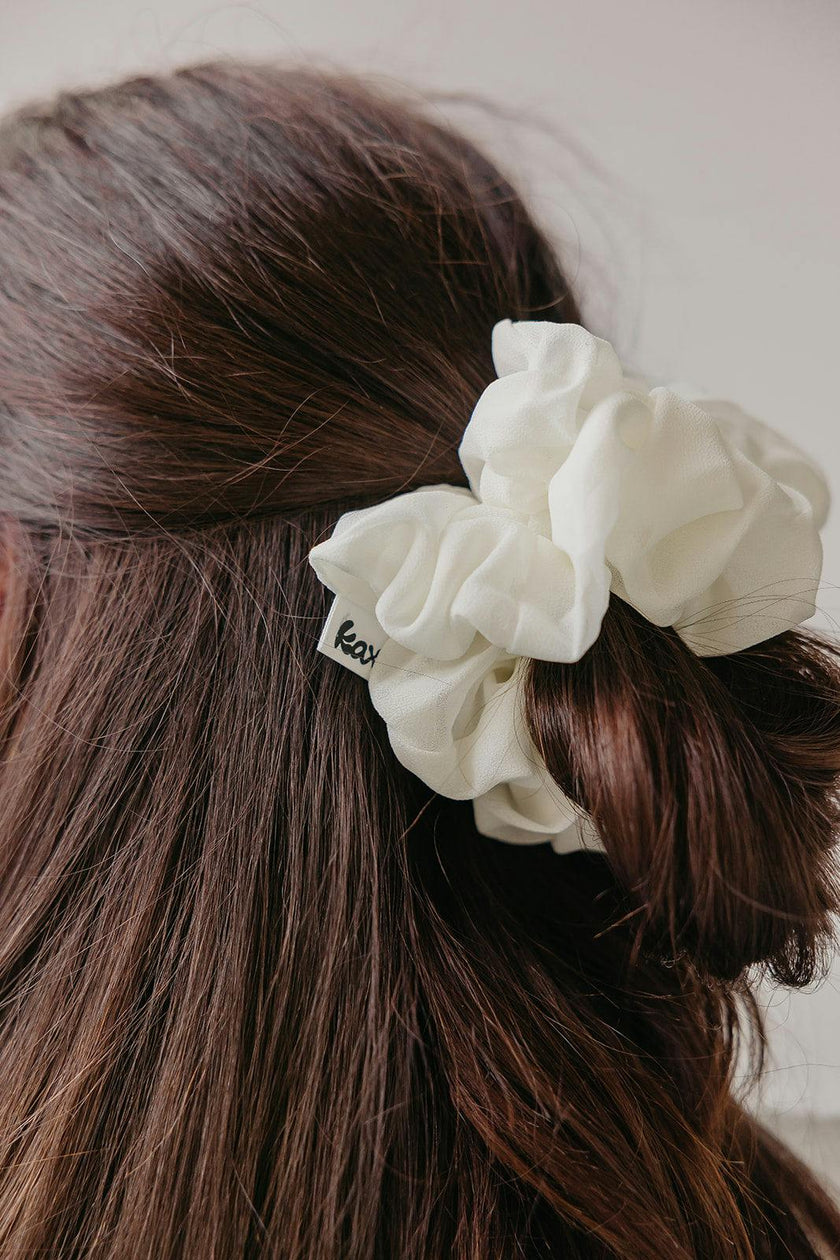 OVERSIZED SCRUNCHIE
