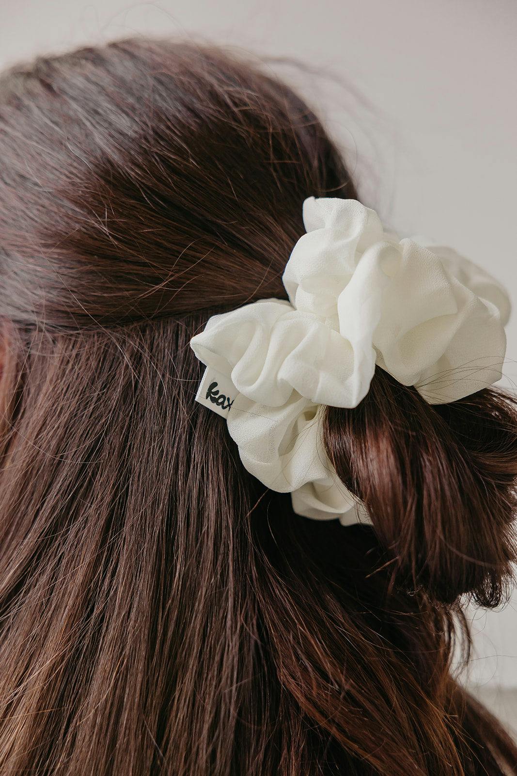 OVERSIZED SCRUNCHIE