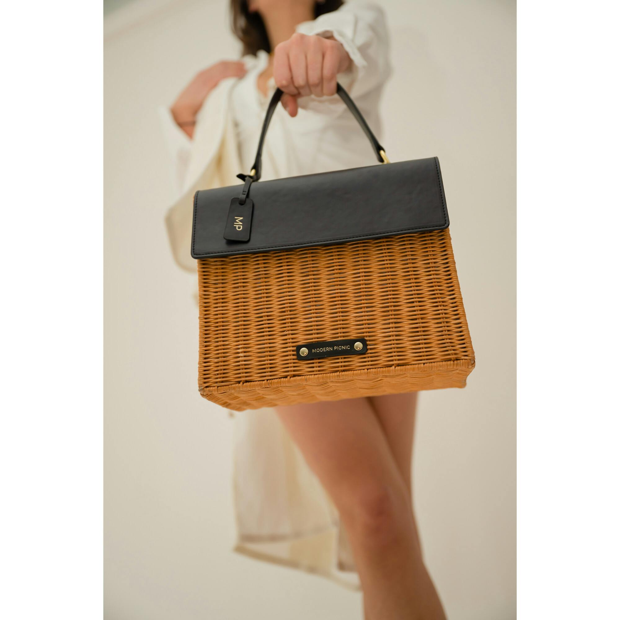 Medium Insulated Hand-Woven Wicker Lunchbox