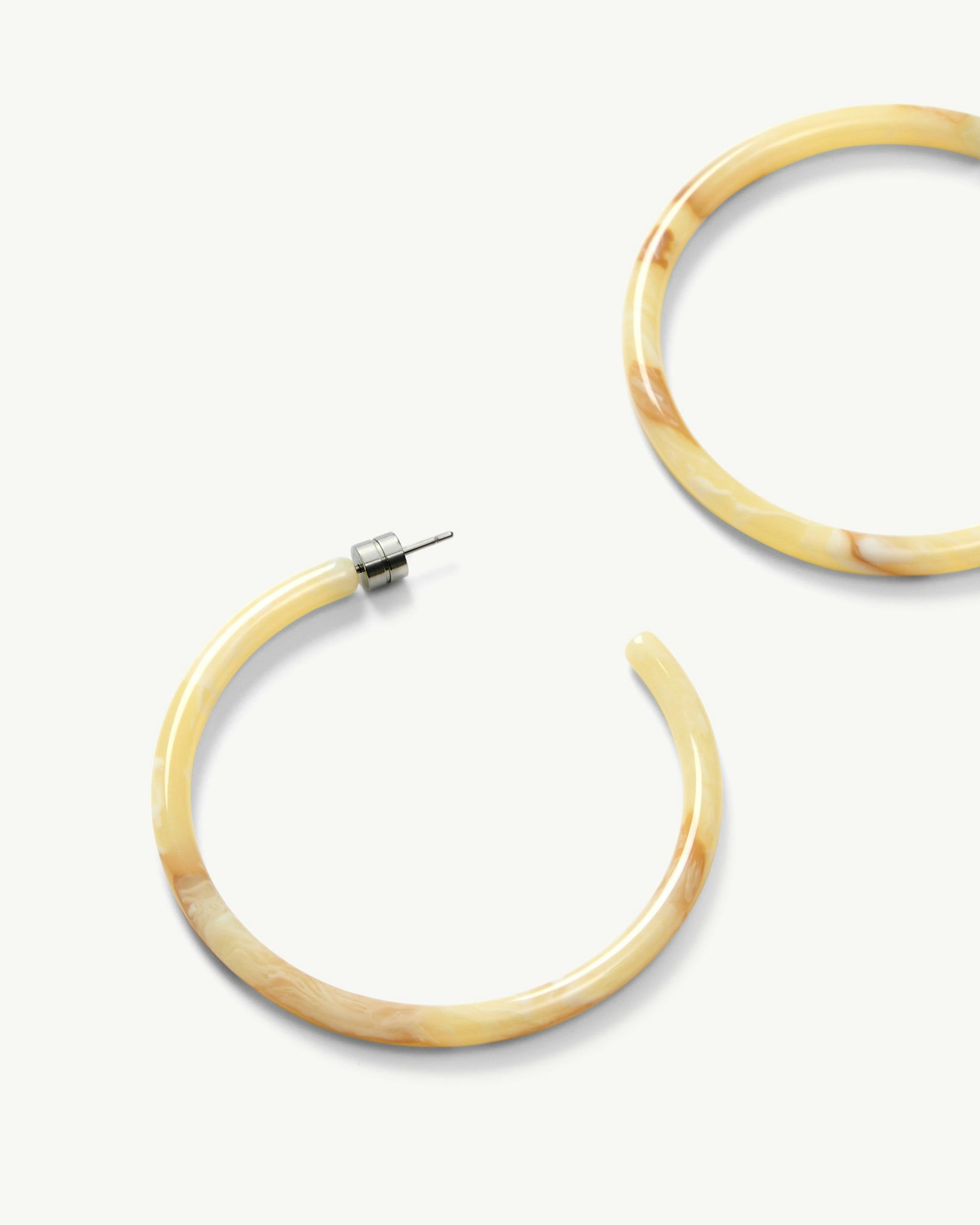 Large Hoops in Crème