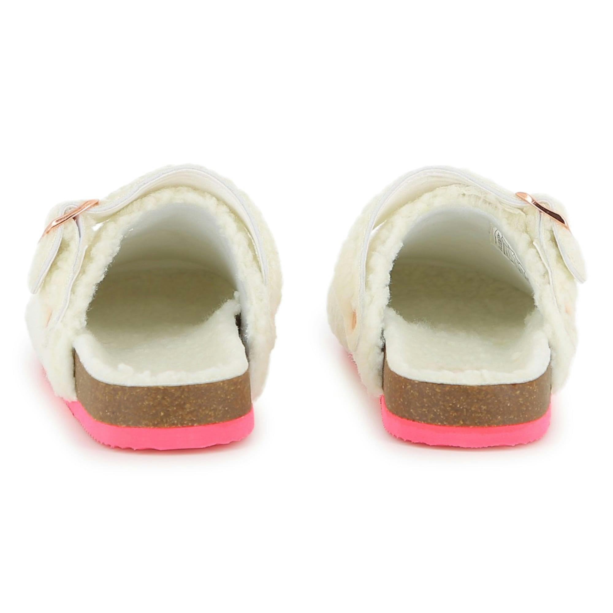 Adjustable buckle slippers