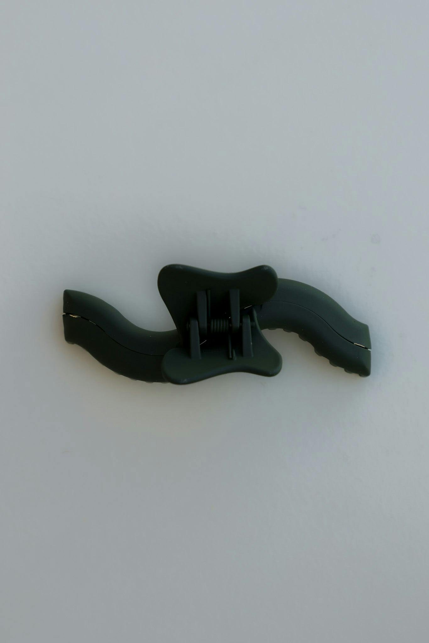 KAXI WAVY MIDI HOLD EVERYTHING CLAW