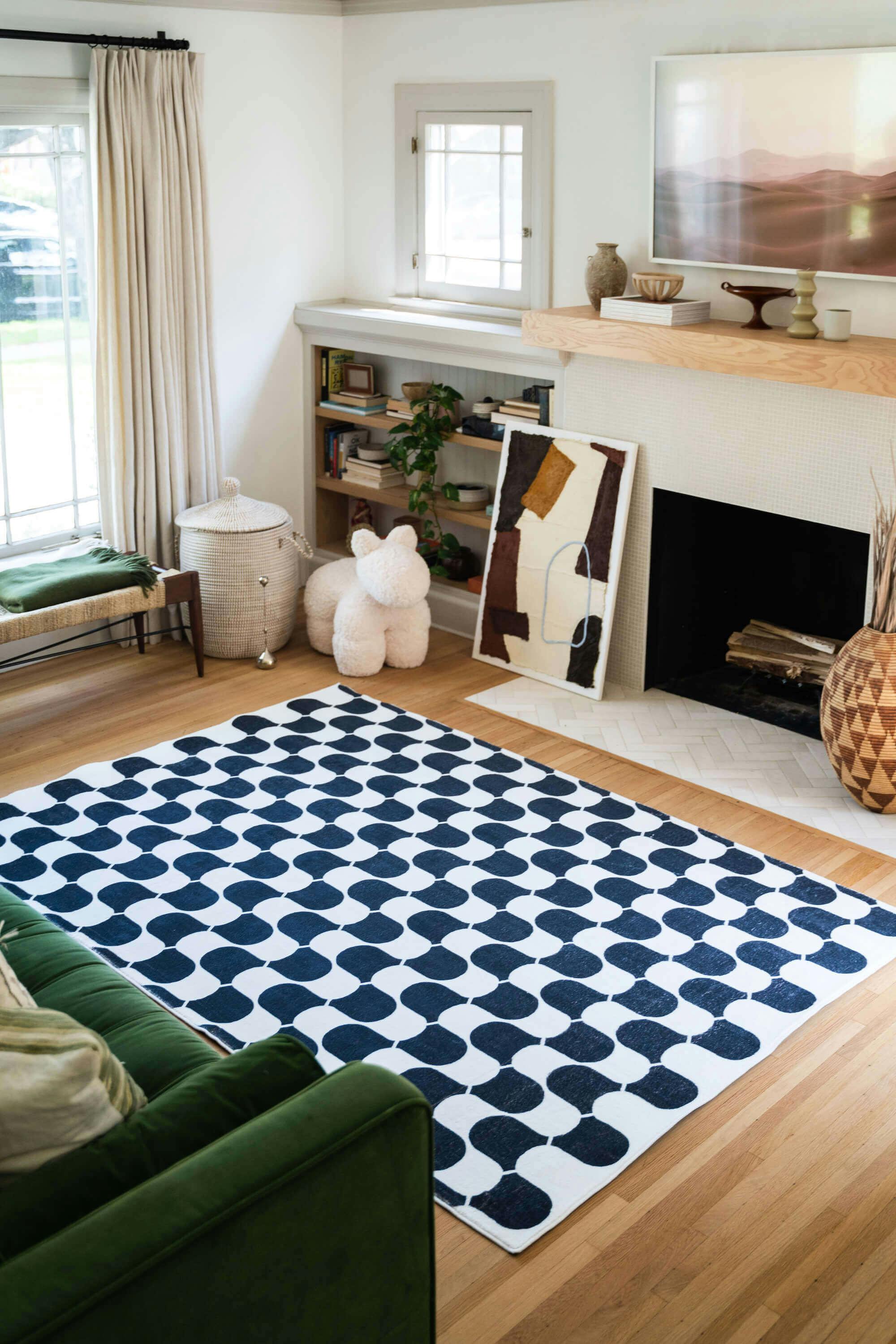 Black and White Wavy Rug