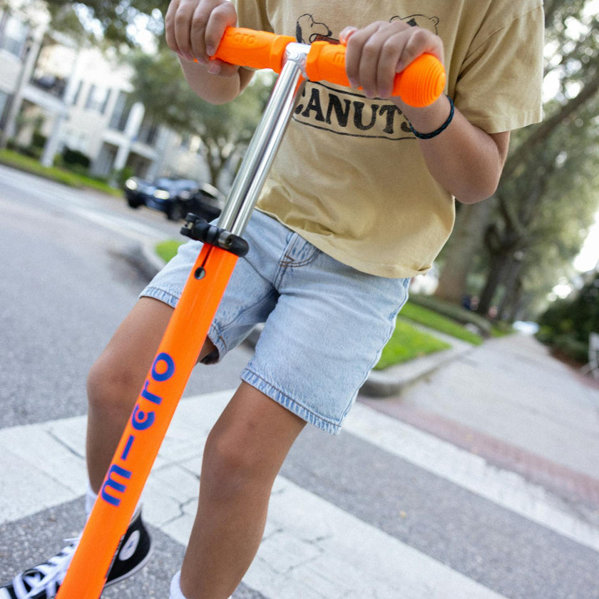 Micro Maxi Foldable LED Scooter