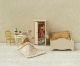 Gold Chair, Mouse