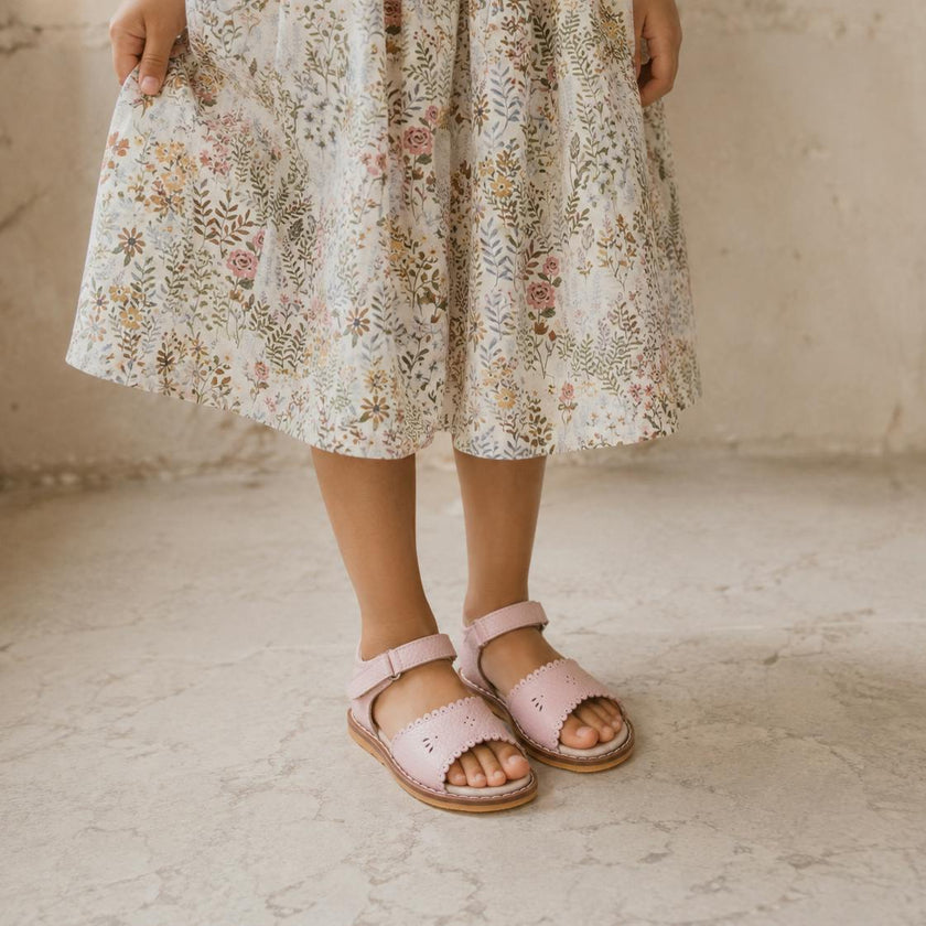 Classic Scallop Sandal | Pink Leather