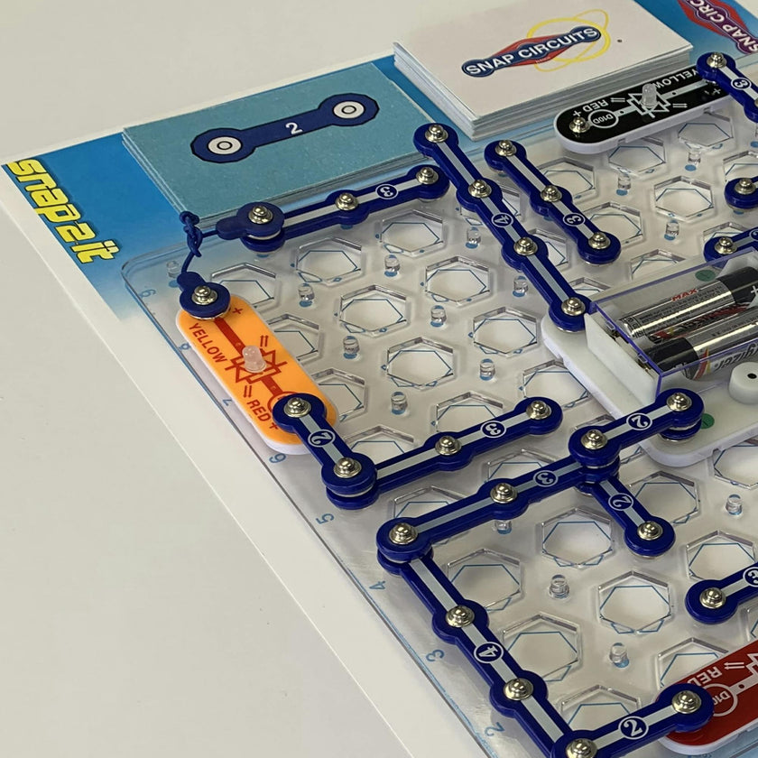 Snap Circuits: Snap-2-It Board Game