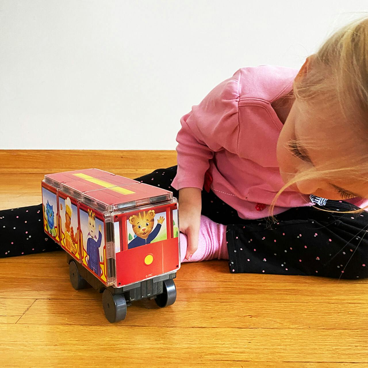 Daniel Tiger's Neighborhood Ride-Along Trolley Magnetic Tiles Set