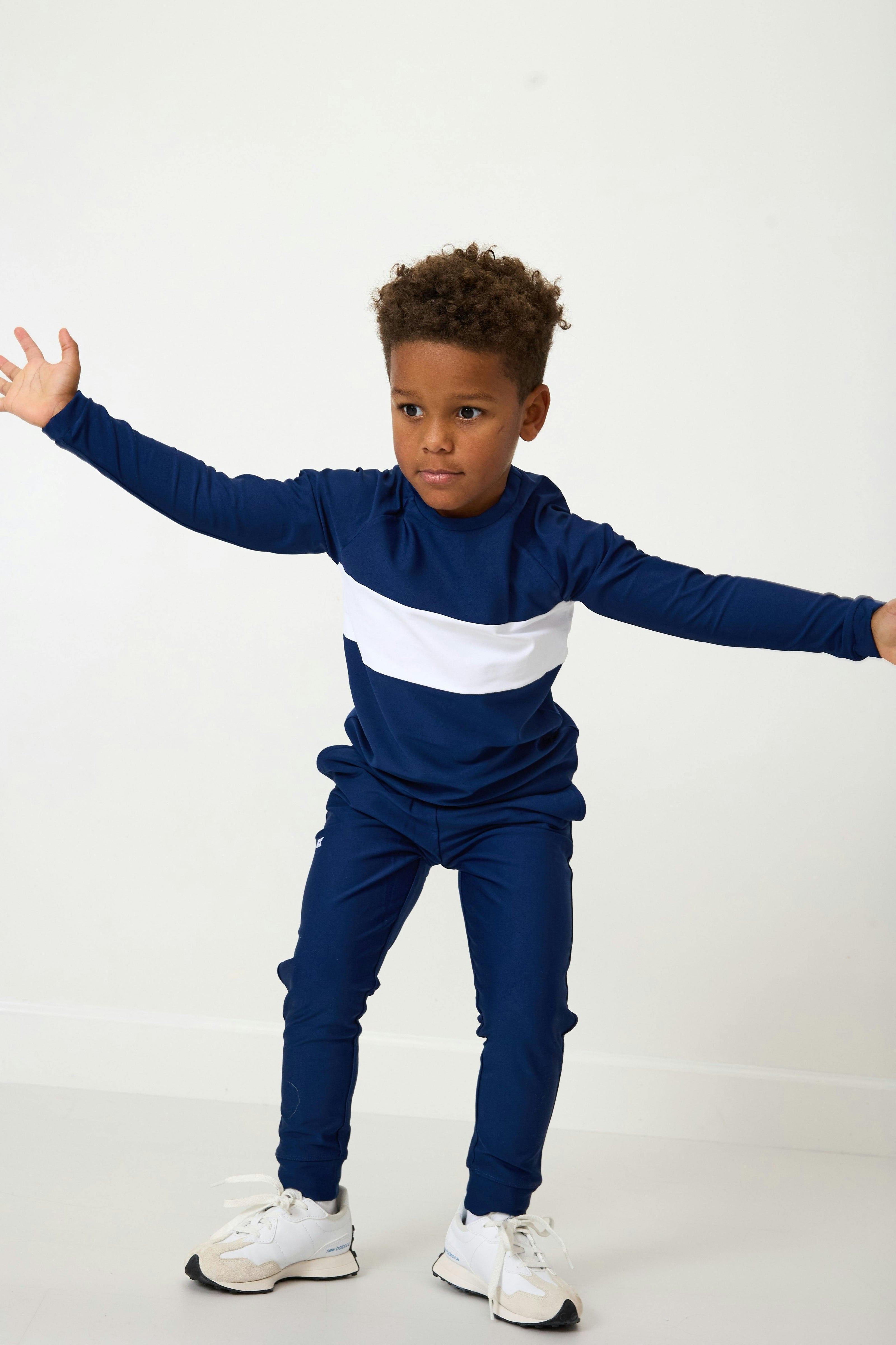 navy/white pullover