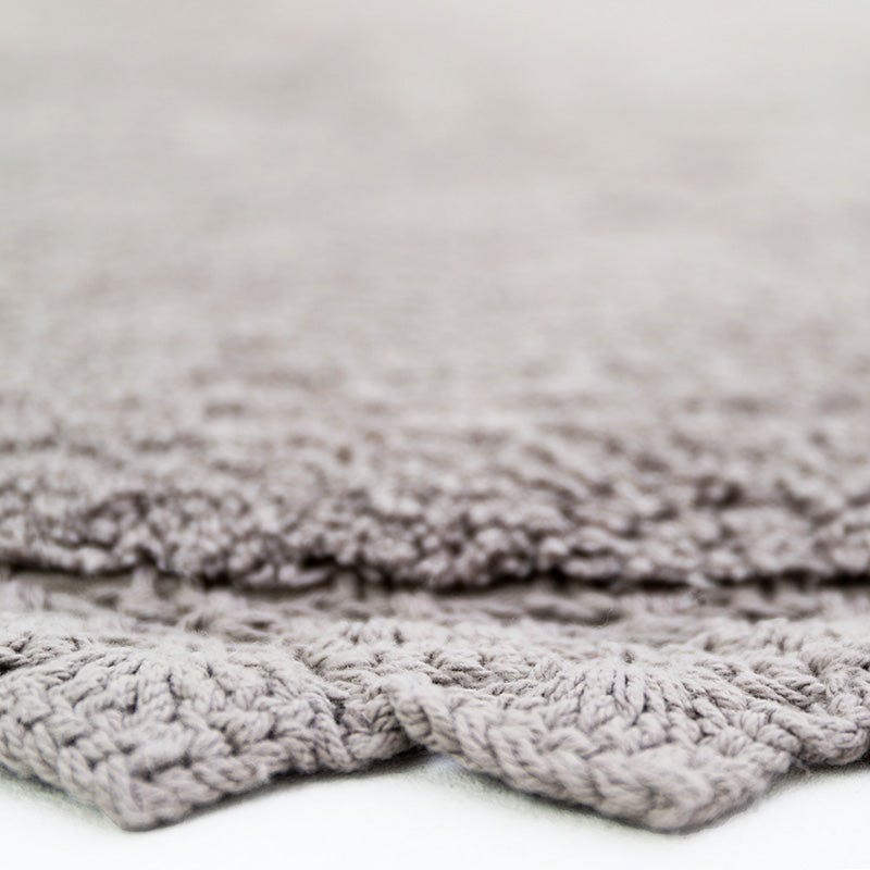 Perla Hand-Tufted Crochet Lace Trim Round Rug