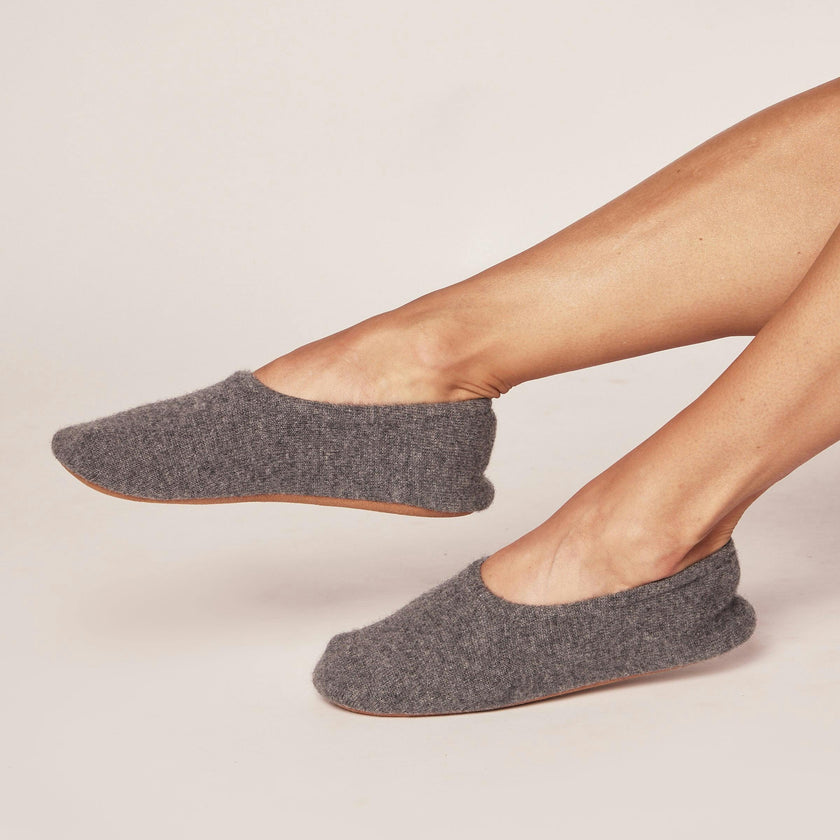 Women's Cashmere Slippers in Dark Grey