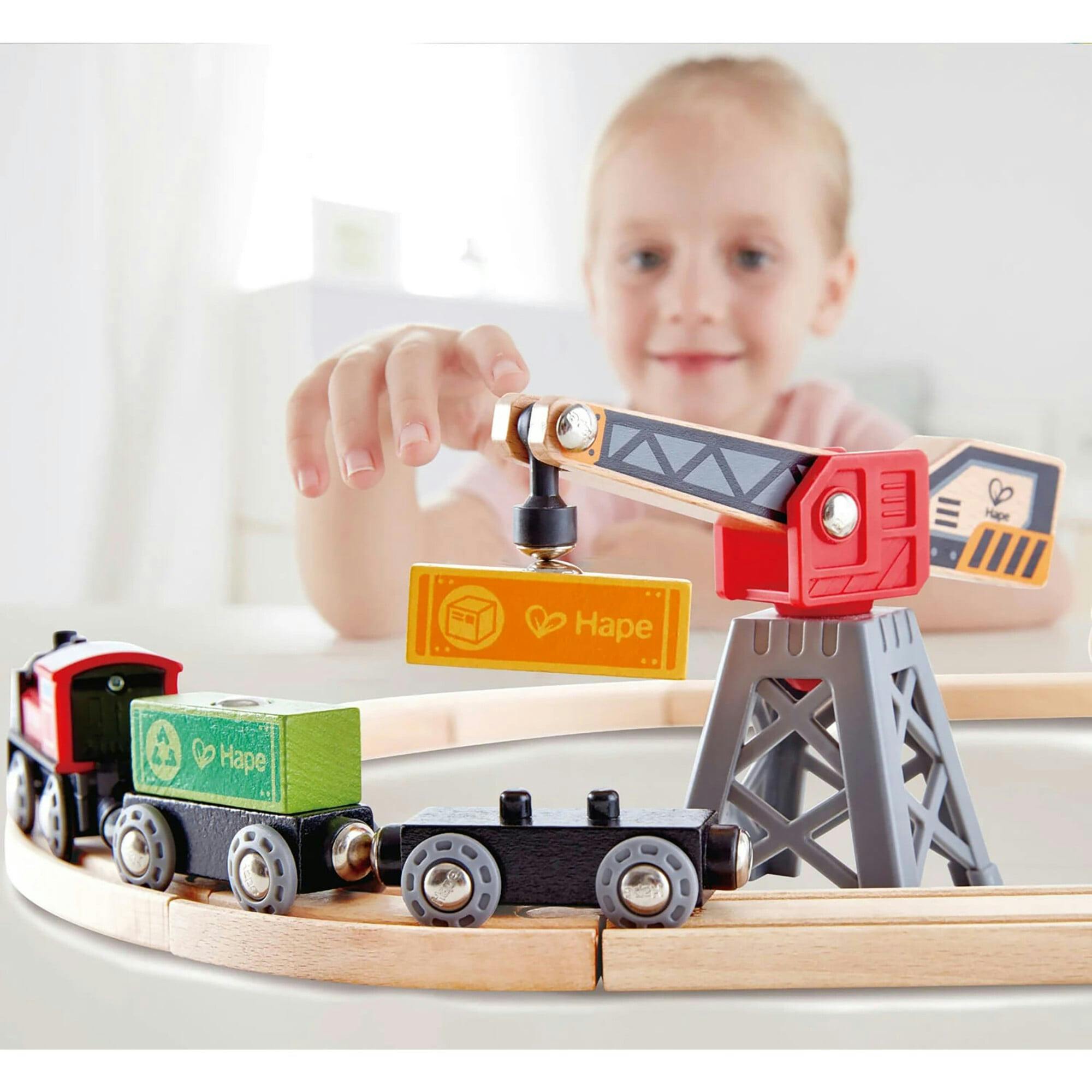 Hape: Cargo Delivery Loop&nbsp;- Battery Powered Engine