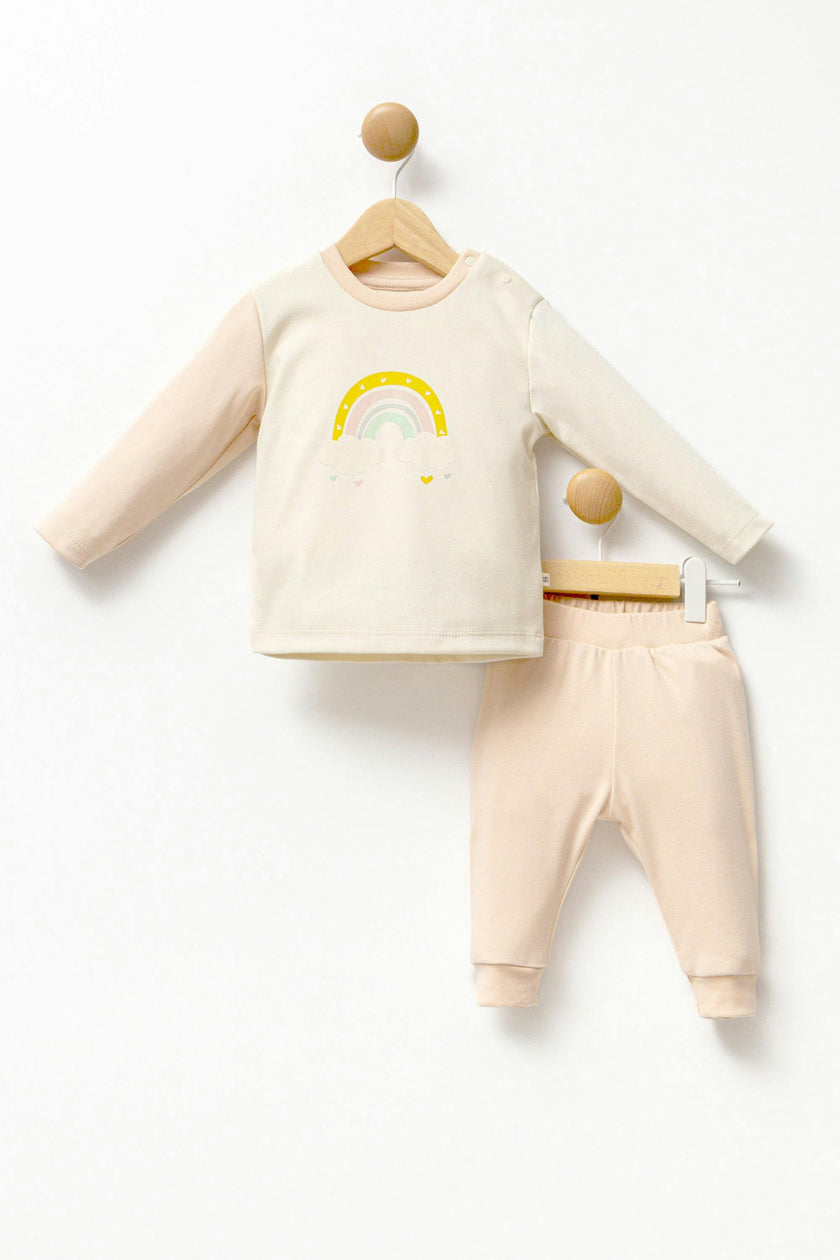 Peach Rainbow Graphic Outfit