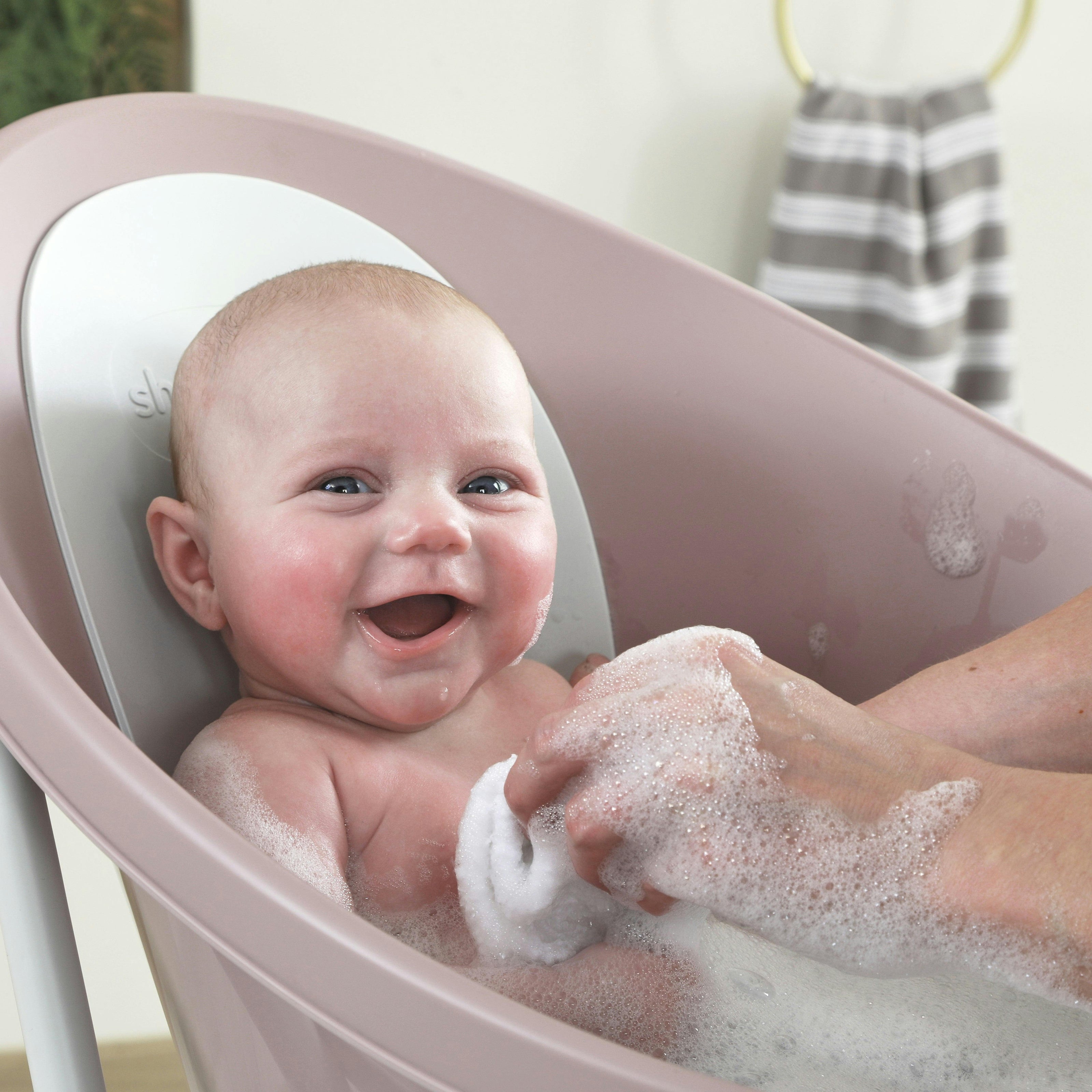 Newborn Bath Essentials Bundle | Baby Bath with Support Bump, Soft Backrest & Rinse Jug | Safe & Stylish Bathtime Set