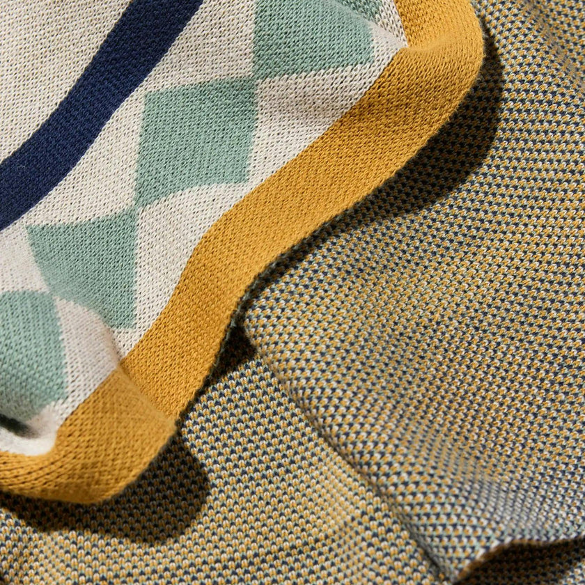 Un Beau Poisson Knit Blanket