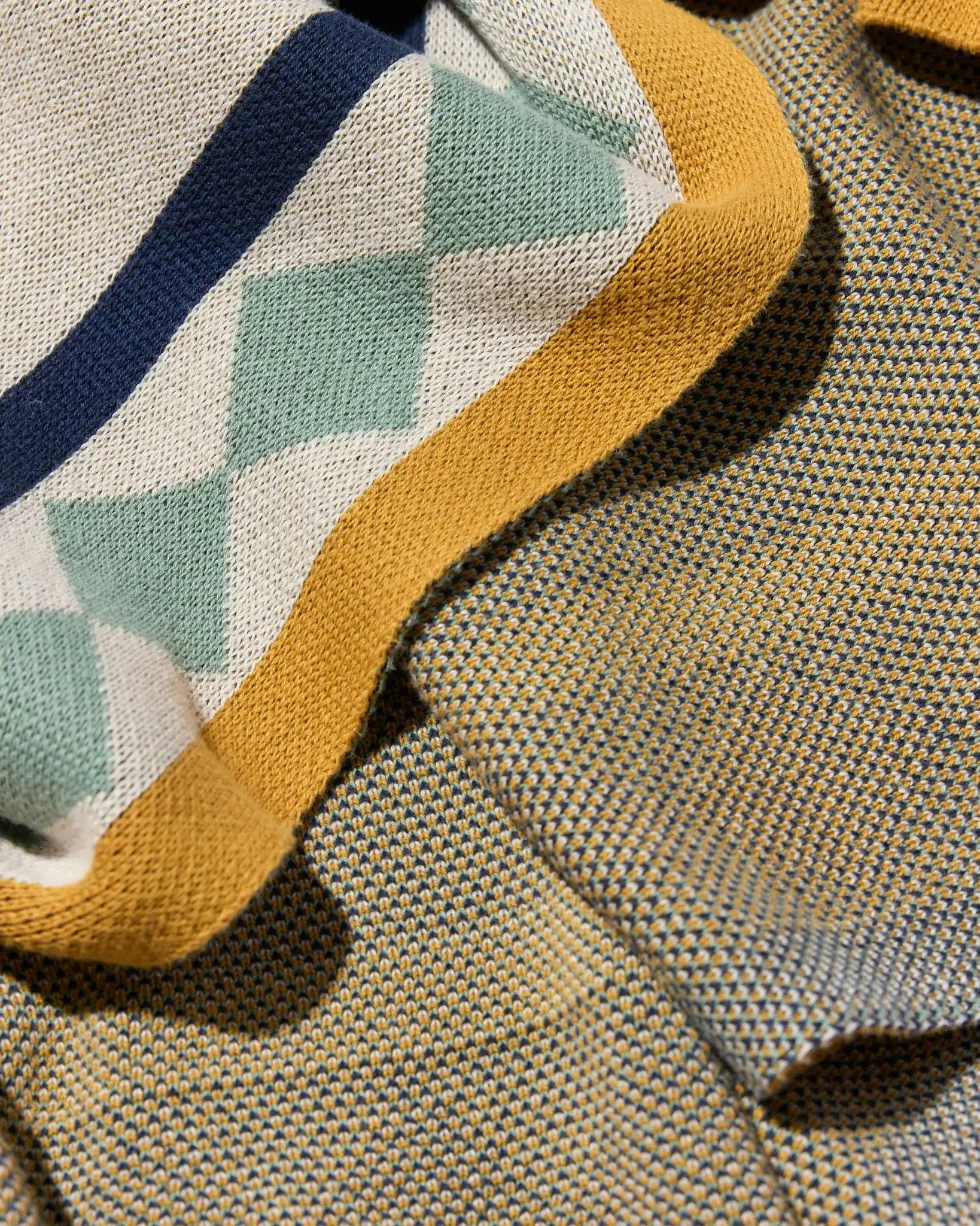 Un Beau Poisson Knit Blanket
