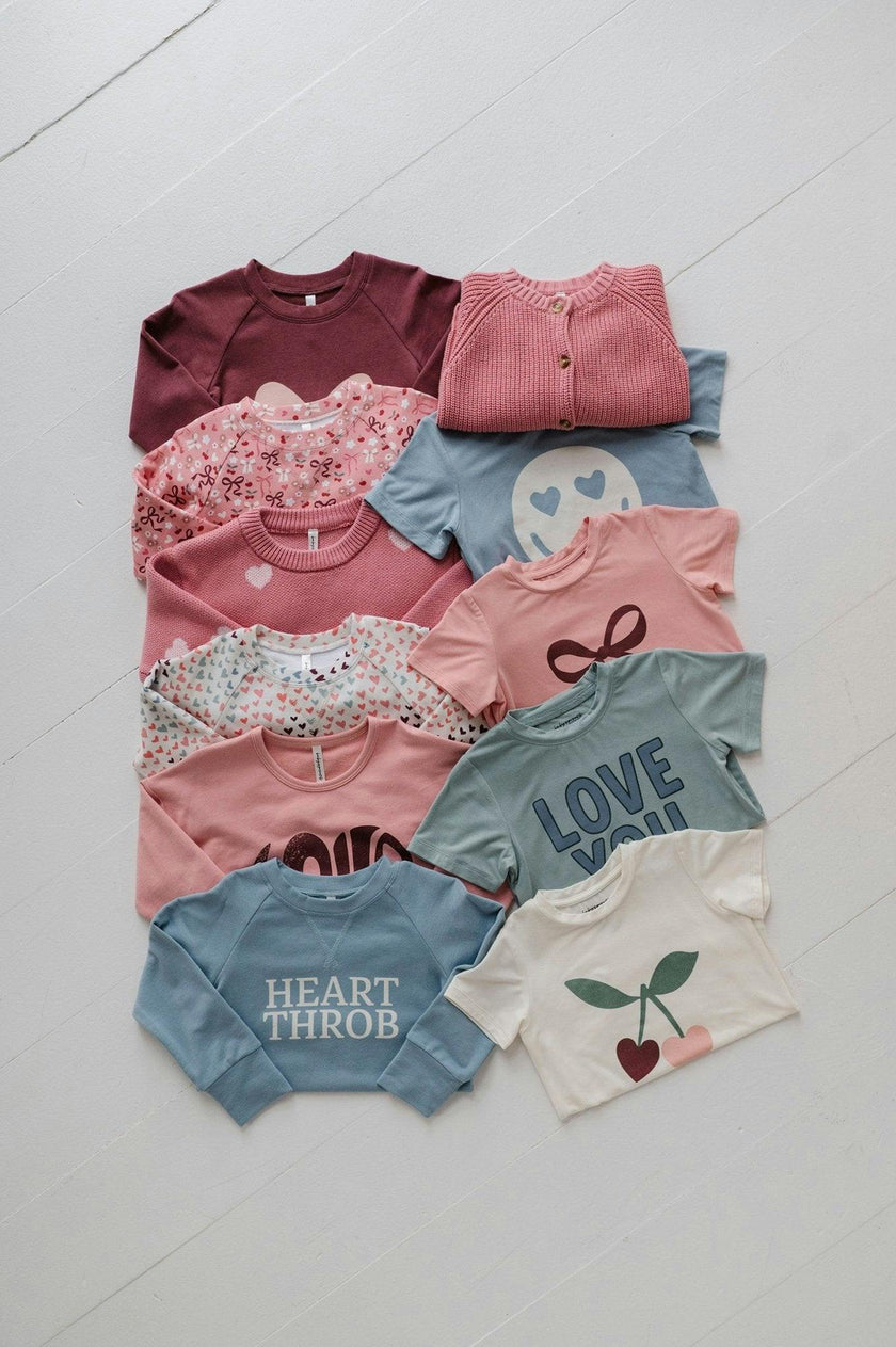 Boys Raglan Sweatshirt in Heart Eyes