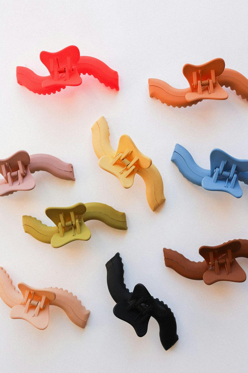 KAXI WAVY MIDI HOLD EVERYTHING CLAW